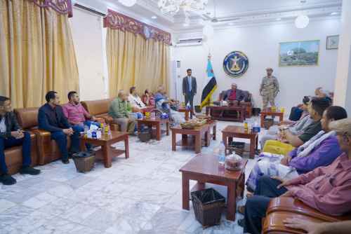 لليوم الرابع.. الرئيس الزُبيدي يستقبل جموع المهنئين بعيد الفطر