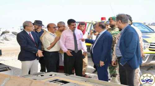 الوزير حُميد يتفقد سير العمل بمطار عدن الدولي خلال إجازة عيد الفطر المبارك