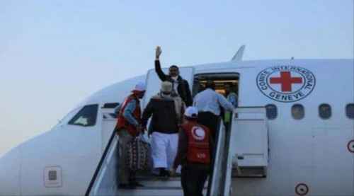 التحالف يعلن انتهاء عمليات نقل الأسرى الحوثيين