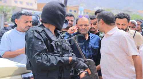 اللواء شلال شائع يتفقد موقع التفجير الارهابي ويؤكد سنجتث التنظيمات الارهابية