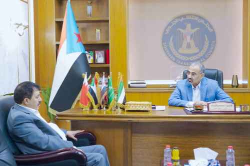 الرئيس الزُبيدي: محافظو المحافظات غير المحررة مطالبون بتحمّل مسؤولياتهم الوطنية