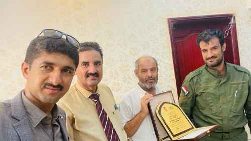 بحضور قيادات سياسية وأمنية.. قائد الحزام الأمني يُكرم أسرة الشهيد "ابو حرب"