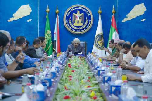 الرئيس الزُبيدي يترأس اجتماعا استثنائيا للهيئة التنفيذية لانتقالي حضرموت