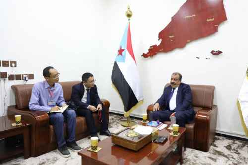 اللواء بن بريك يستقبل المدير الإقليمي لشركة جيانج سو الصينية في أفريقيا واليمن
