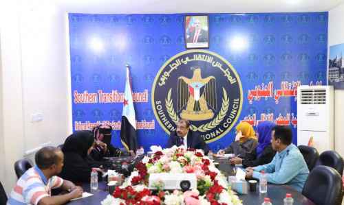 اللواء بن بريك يطلع على عمل نشاط المرأة في محافظة أبين