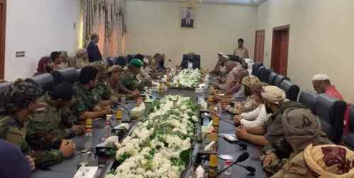 نائب رئيس المجلس الرئاسي قائد العمالقة يلتقي بقادة ألوية العمالقة والأحزمة الأمنية