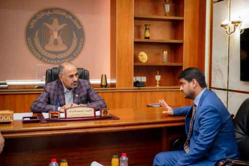 الرئيس الزُبيدي يلتقي المدير التنفيذي لشركة النفط