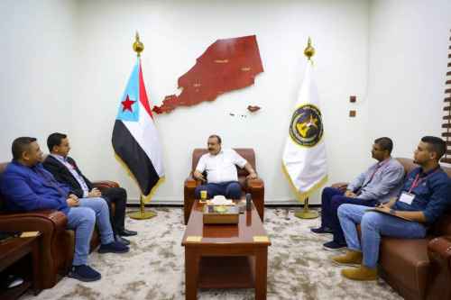 اللواء بن بريك يناقش عدداً من الموضوعات المتعلقة بالمؤسسات الحكومية التي لا تقوم بواجبها تجاه المواطن