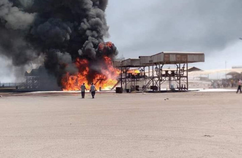 اندلاع حريق بمساكب شركة النفط في ميناء الزيت ومصدر يوضح السبب