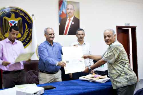 تنظيمية الانتقالي تختتم دورتها التدريبية في المهارات الإدارية لرؤساء ونواب دوائر الأمانة العامة