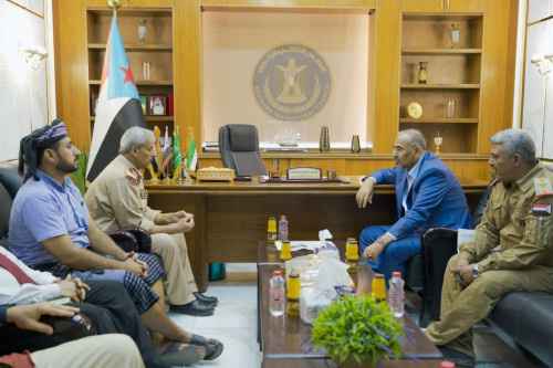 الرئيس الزُبيدي يطّلع من اللواء التركي على مستجدات الأوضاع بمحافظة لحج