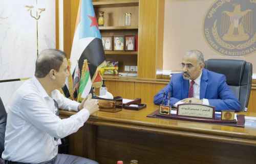 الرئيس الزُبيدي يشدد على أهمية توفير البيئة الجاذبة للاستثمار في قطاع النفط والمعادن