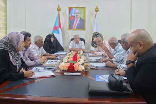 مركز دعم صناعة القرار يقف أمام أبعاد توجيه الرئيس الزُبيدي بضرورة التعاطي في العملية السياسية الراهنة