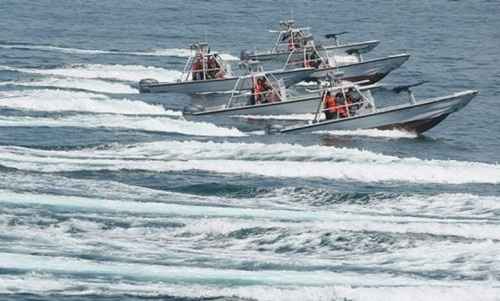 البحرية البريطانية تضبط شحنة أسلحة إيرانية متطورة كانت في طريقها للحوثيين