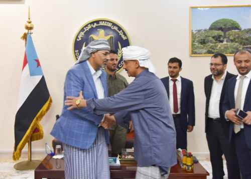 الرئيس الزُبيدي يستقبل جموع المهنئين بعيد الأضحى المبارك