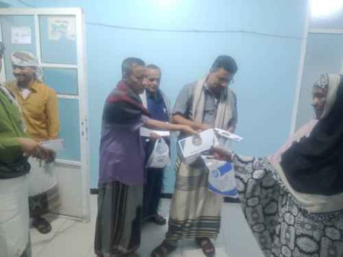 نائب رئيس تنفيذية انتقالي المهرة يتفقد المرضى بمستشفى الغيضة