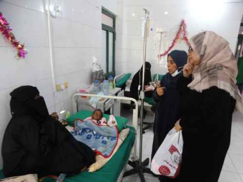 انتقالي العاصمة عدن يقوم بزيارة عيدية إلى أقسام الأطفال بمستشفى الصداقة التعليمي العام