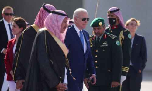 صحيفة دولية: إدارة بايدن أمام اختبار مواجهة تعنت الحوثيين