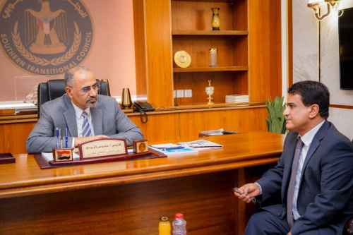 الرئيس الزُبيدي يطّلع على برامج وزارة النفط وجهودها لاستقرار الحالة التموينية