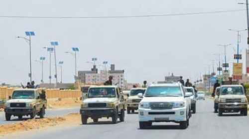 محافظ شبوة يطلع على سير الإجراءات الأمنية في عتق