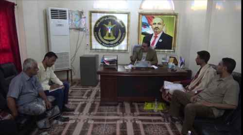 رئيس تنفيذية انتقالي لحج يطلع على إجراءات صرف بطائق الهوية بمديرية الحوطة