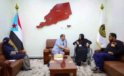 اللواء بن بريك يلتقي الفنانة القديرة هدى حسن