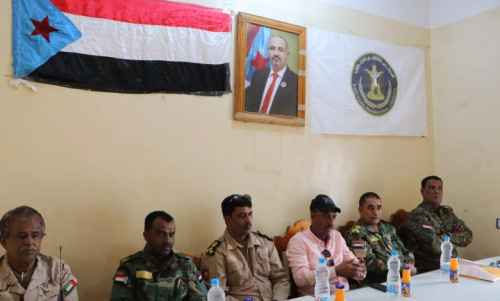 قيادة اللواء الأول مشاة بحري تعقد اجتماعاً هاماً للقيادات الأمنية والعسكرية بسقطرى