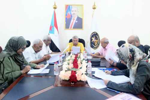 مركز دعم صناعة القرار يعقد اجتماعه الدوري الرصدي ويقف على عدد من المستجدات