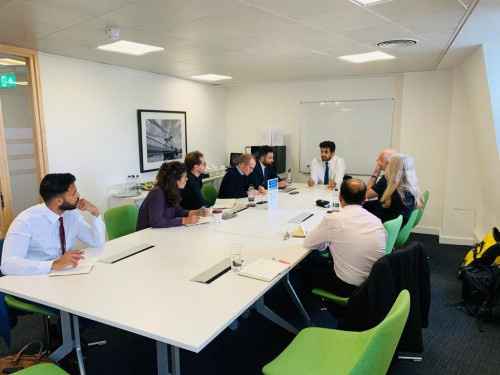 البيض يلتقي عددا من المسؤولين وممثلي المنظمات ووسائل الإعلام الدولية بالعاصمة البريطانية لندن