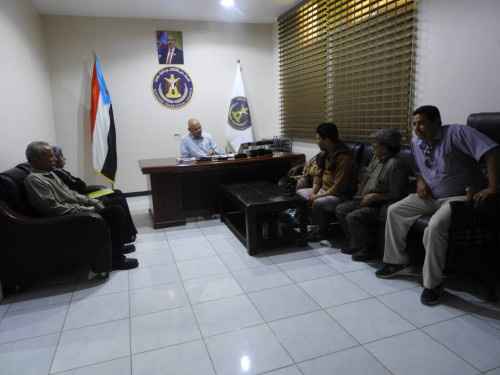 القائم بمهام رئيس تنفيذية العاصمة عدن يبحث مع مدير عام مديرية البريقة عددا من القضايا الهامة بالمديرية