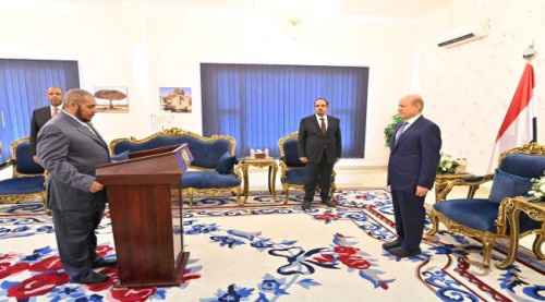 محافظا حضرموت وسقطرى يؤديان اليمين الدستورية