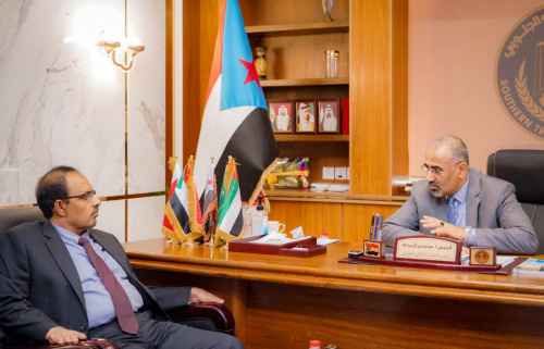 الرئيس الزُبيدي يلتقي محافظ محافظة حضرموت