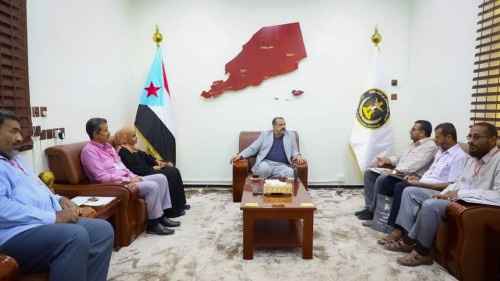 اللواء بن بريك يلتقي عدداً من الكوادر الأكاديمية في الهيئة العامة لحماية البيئة