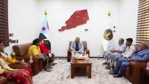 اللواء بن بريك يلتقي عدداً من قيادات منظمات المجتمع المدني بالديس الشرقية