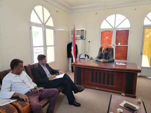 فريق من الدائرة الإعلامية بالأمانة العامة يتفقد إدارة إعلام انتقالي حضرموت&nbsp;