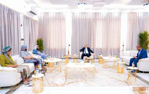 الرئيس الزُبيدي يطّلع على سير العمل بمنفذ الوديعة البري