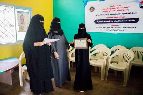 الدائرة الجماهيرية تختتم دورتها التدريبية الحرفية لفتيات البريقة