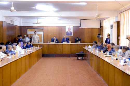 الرئيس الزُبيدي يتفقد سير العمل بوزارة الزراعة والري والثروة السمكية