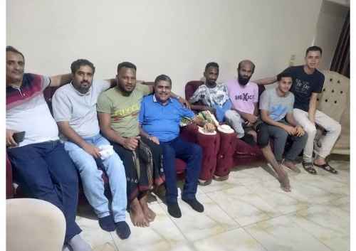 رئيس انتقالي حضرموت يطمئن على صحة المناضل الجريح حسين البيض