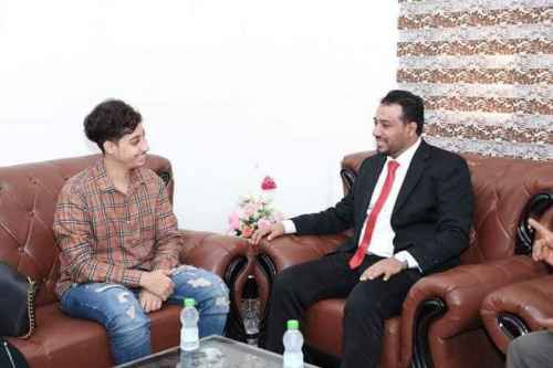 وزير التربية والتعليم يستقبل الطالب المتفوق علي نصر عبدالرحمن