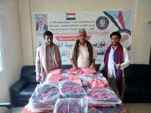 انتقالي حوف يدشن توزيع الحقيبة المدرسية للأسر الأكثر احتياجا