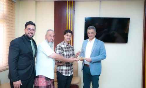 المحافظ لملس يُكرم الطالب علي نصر لتفوقه وحصوله على المركز الأول ويؤكد اهتمامه ودعمه بذوي الهمم