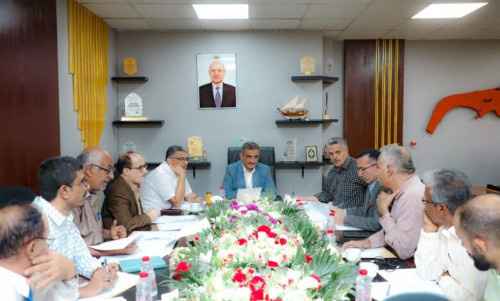 برئاسة لملس.. لجنة المناقصات تُقر تأهيل مشروع طريق دوار دار سعد وتوجّه بإعادة إجراءات مشروع بصيرة