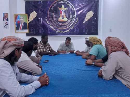 نائب رئيس تنفيذية انتقالي المهرة يلتقي قيادة اللجان المجتمعية في مراكز الغيضة