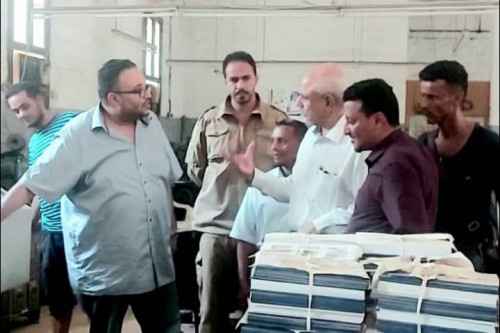 القائم بمهام رئيس تنفيذية انتقالي العاصمة عدن يتفقد مؤسسة 14 أكتوبر