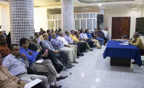 بحضور الجعدي والسعدي.. الأمانة العامة تنظم حلقة تثقيفية حول الممرات المائية والجزر الجنوبية في الصراعات الدولية