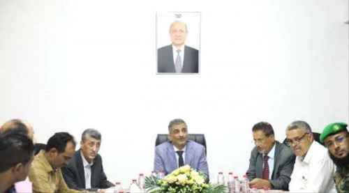 المحافظ لملس يوجه بإخلاء المقتحمين فوق نفق جولدمور