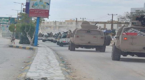 وصول قوات دفاع شبوة معززة بالمدرعات والاطقم الى مدينة عتق