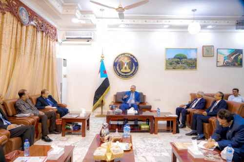 الرئيس الزُبيدي يطّلع على خطة فريق الحوار الداخلي للفترة المقبلة