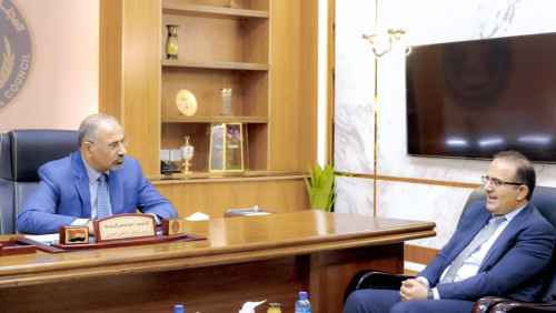 الرئيس الزُبيدي يطّلع على سير العمل في وزارة الصحة